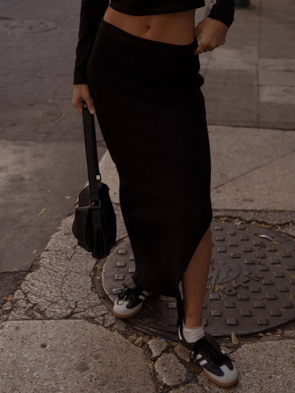 KNIT LONG SKIRT - BLACK