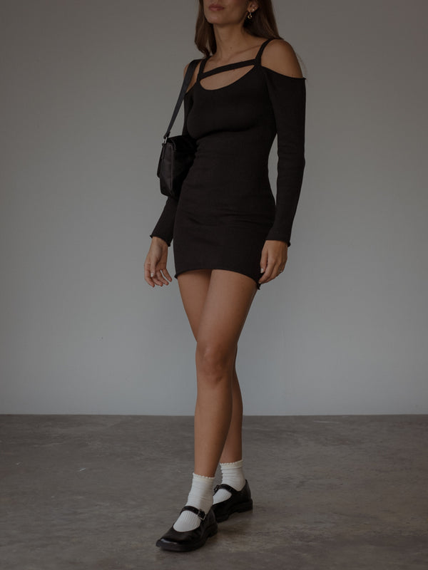 BELTED KNIT DRESS - BLACK