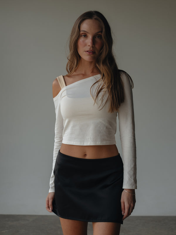 ONE SHOULDER LONG SLEEVE - CREAMY