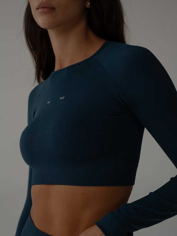 LONG-SLEEVED SEAMLESS CROP TOP - MIDNIGHT