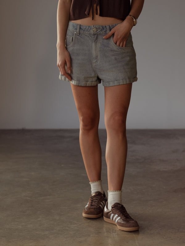 LOW RISE DENIM SHORT  - DIRTY ICE BLUE