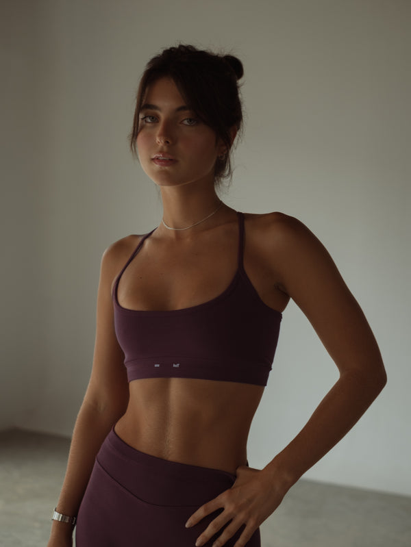 AIRY SEAMLESS CROP TOP - CRANBERRY