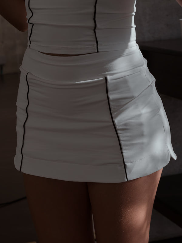 CONTRAST MINI SKIRT - WHITE AURA