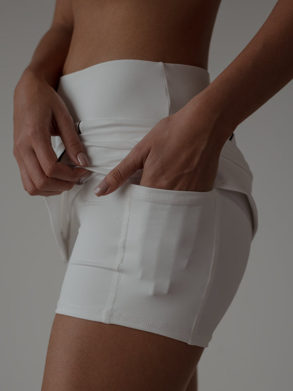 CONTRAST MINI SKIRT - WHITE AURA