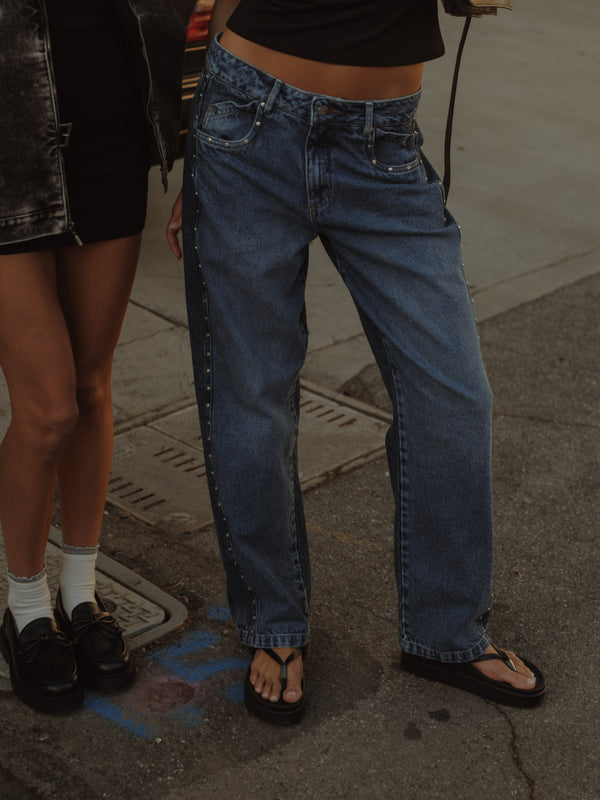 DOUBLE WASH STRAIGHT JEAN - STUDS ON BLUE
