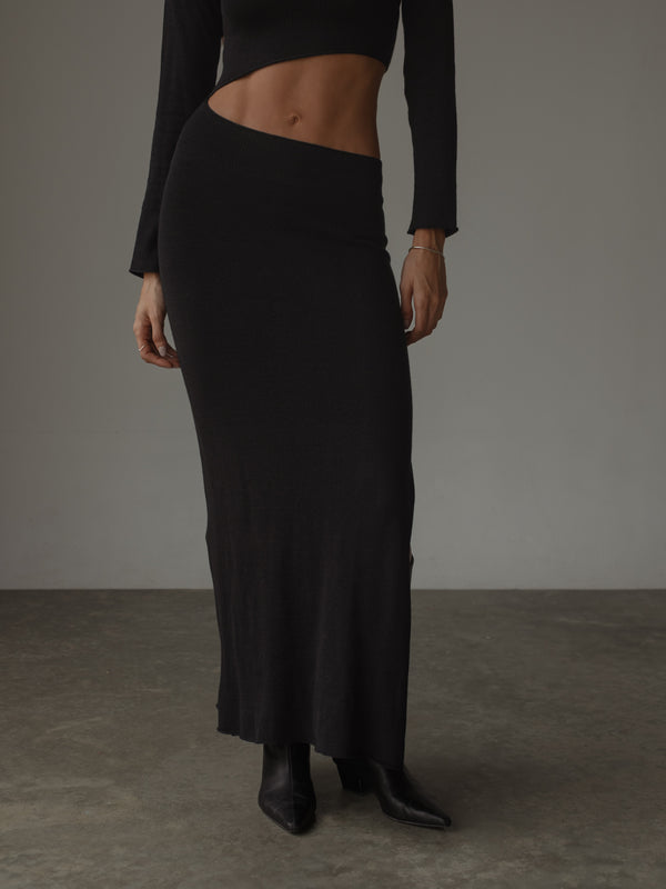 EDGE KNIT DRESS - BLACK