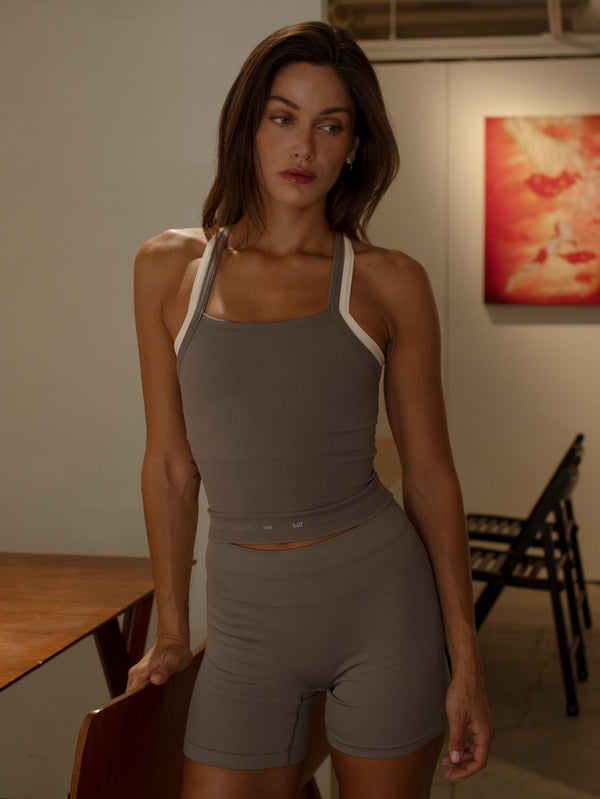 FORM SEAMLESS SHORT - TAUPE