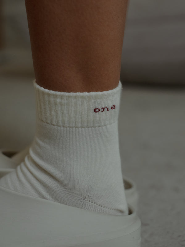 HALF ROUND SOCKS - CREAMY & RED
