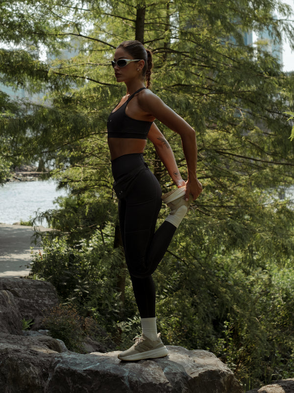 HIKING CROP TOP - BLACK