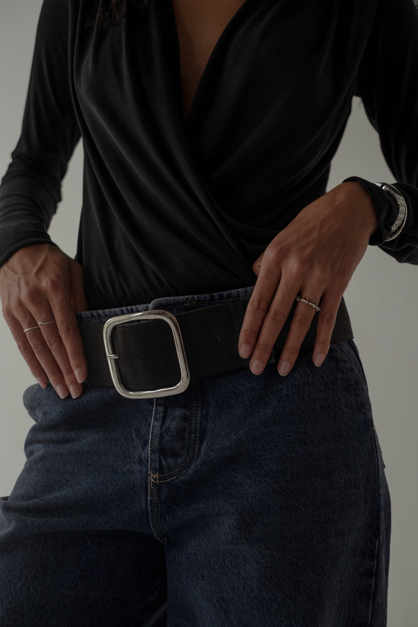 LONG SLEEVE FLOWY BODY - BLACK