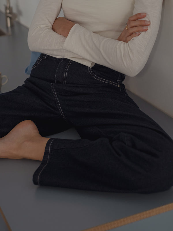 MID-WIDE LEG JEAN -BLACKENED INDIGO