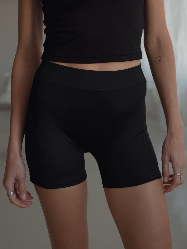 MOTION SHORT - BLACK