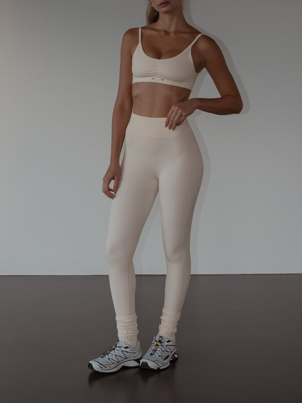 NICOLE BOOTY UP LEGGINGS - WHITE AURA