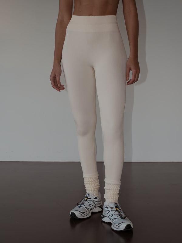 NICOLE BOOTY UP LEGGINGS - WHITE AURA