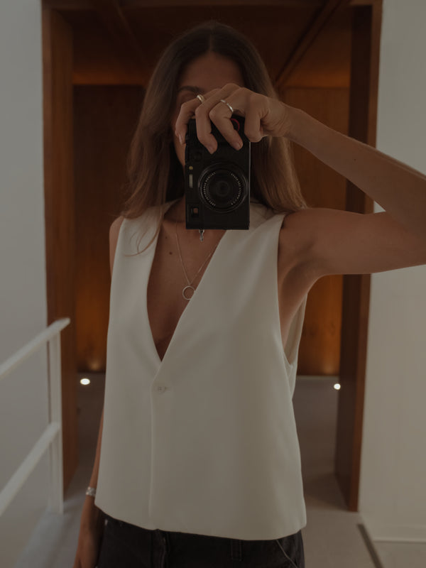 ONE BUTTON LONG VEST - SOFT WHITE