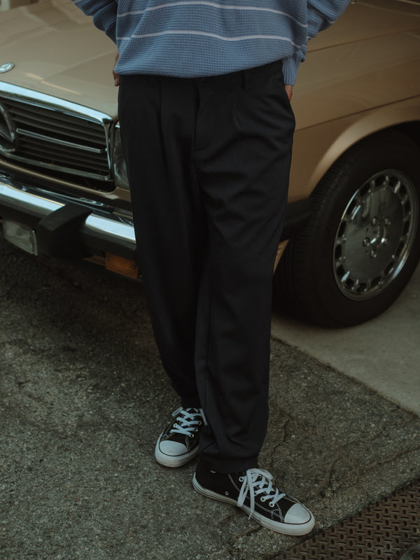 PLEATED FLOWY TROUSER - BLACK