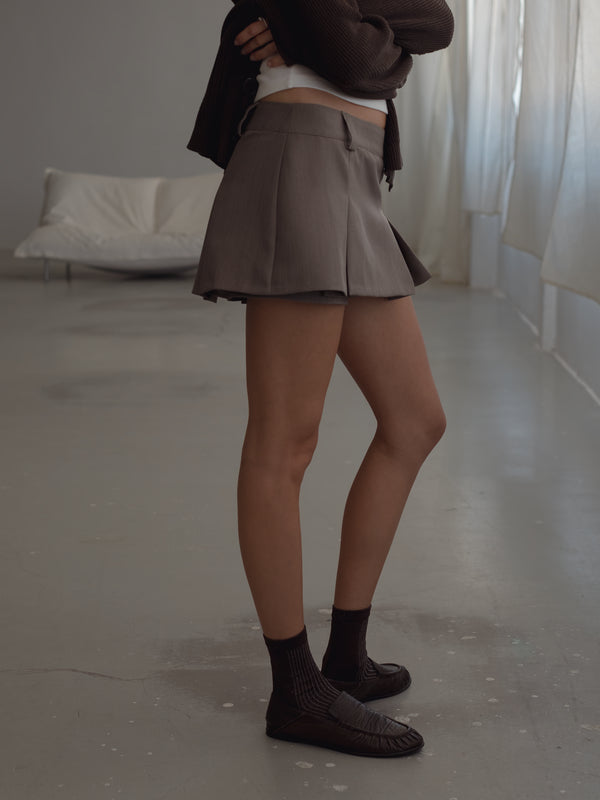 PLEATS MINI SKIRT - TAUPE