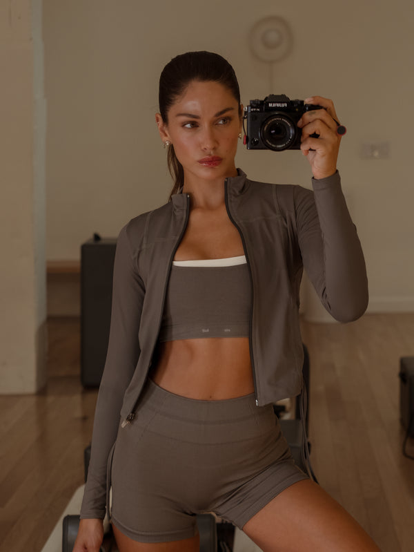 PULSE STRAP SEAMLESS TOP - TAUPE