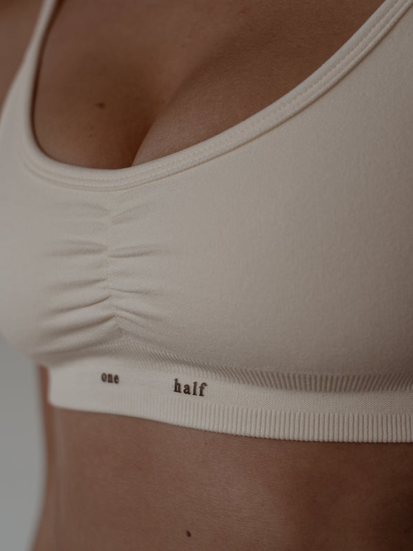 SCRUNCH SEAMLESS TOP - WHITE AURA