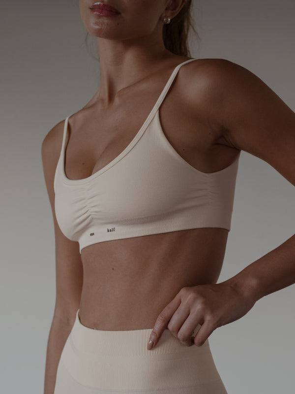 SCRUNCH SEAMLESS TOP - WHITE AURA