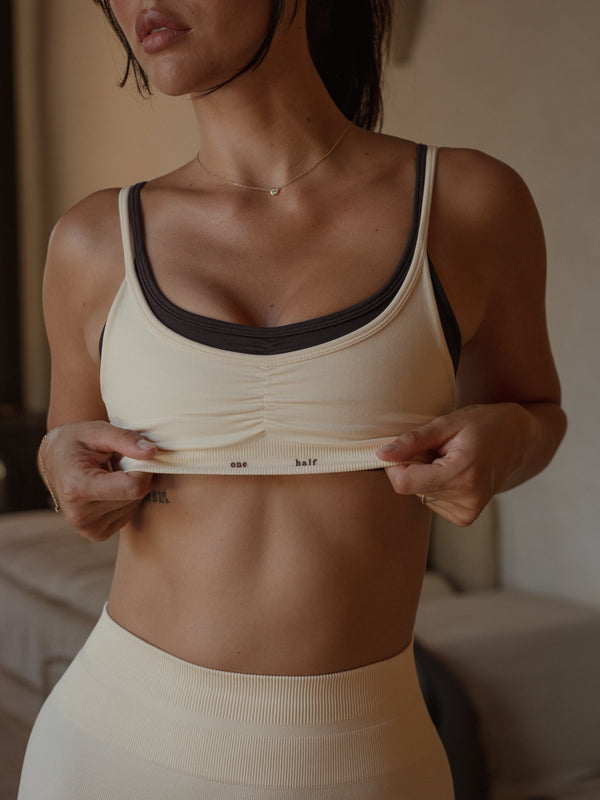 SCRUNCH SEAMLESS TOP - WHITE AURA