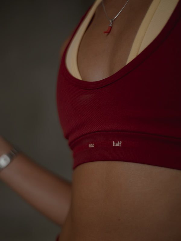 TWIST BACK LINES SEAMLESS TOP - RED UNDERTONE