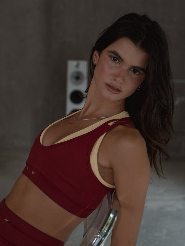 TWIST BACK LINES SEAMLESS TOP - RED UNDERTONE
