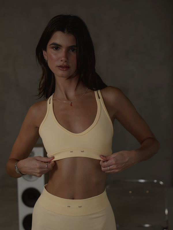TWIST BACK LINES SEAMLESS TOP - YELLOW UNDERTONE