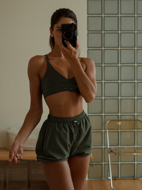 V-FORM SEAMLESS TOP - PESTO