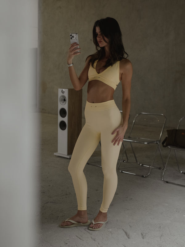 WIRED LINES SEAMLESS LEGGINGS - YELLOW UNDERTONE